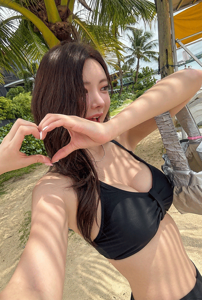 비키비키 여성 비키니 수영복
체형커버 모노키니 여성 수영복
플러스사이즈 비키니 수영복 비키비키
비치웨어 커버업 휴양지룩 비키비키